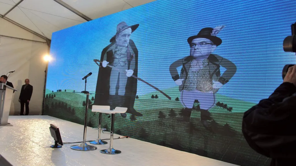 Karel Schwarzenberg jako Krakonoš a Miroslav Kalousek jako Trautenberk