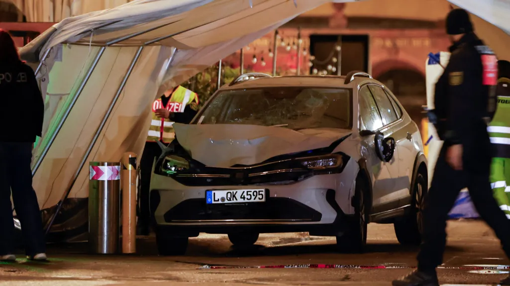 Auto, které vjelo v Lipsku do lidí