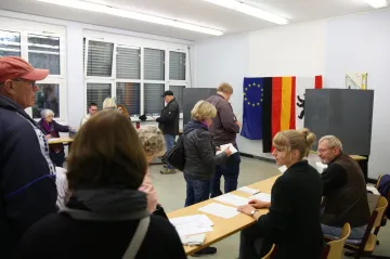Volební místnosti v Německu se uzavřely. Účast byla prakticky stejná jako před čtyřmi lety 