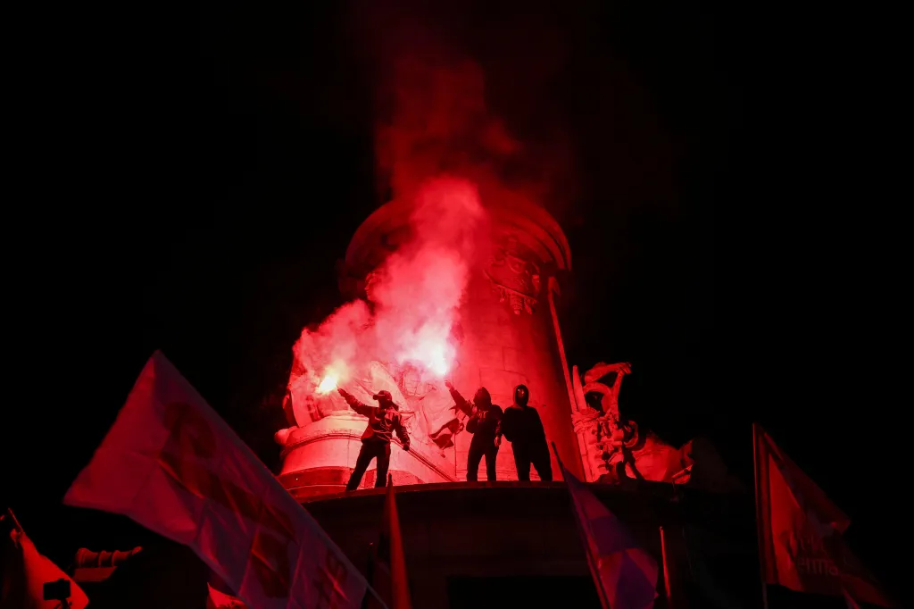 Protest v Paříži proti americkým krokům ve Venezuele