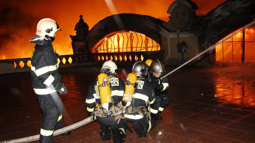 Hasiči zasahovali u požáru Průmyslového paláce