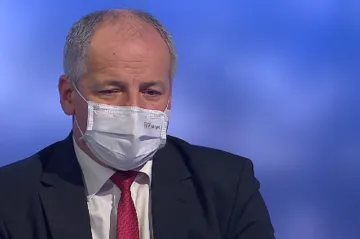 Měli bychom přijmout přísnější opatření a nakoupit víc vakcín, než nyní chceme, míní Prymula