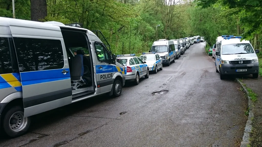 Policie zasahuje ve squattu Cibulka