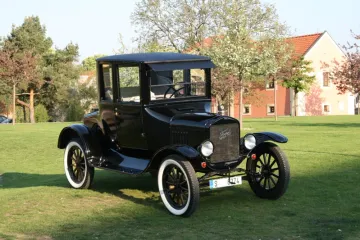 Automobiloví veteráni v Horních Počernicích