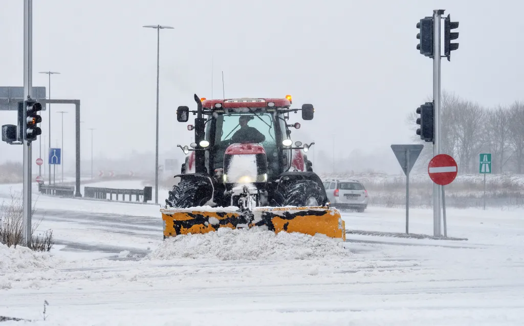 Následky sněhové bouře v dánském Aalborgu