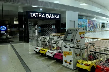 Slovensko otevírá obchodní centra či kina, prodlouží hraniční kontroly