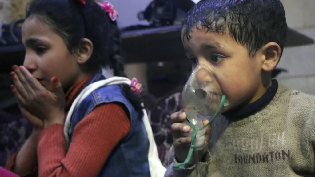 Oběti chemického útoku v Dúmá