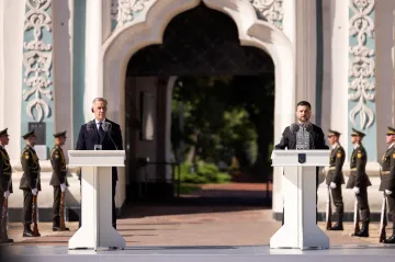 Carney v Kyjevě při oslavách nezávislosti oznámil další vojenskou pomoc