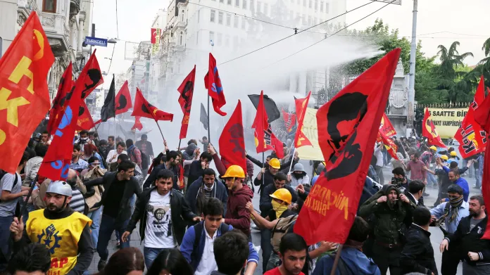 Policejní zásah proti demonstrantům v Istanbulu