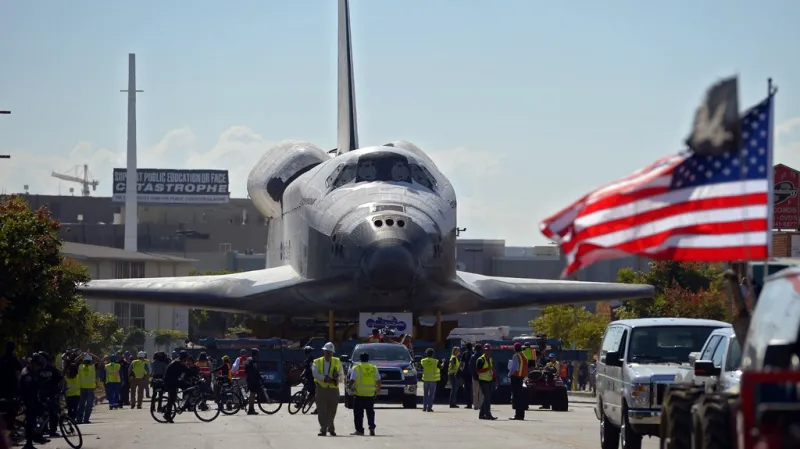 Raketoplán Endeavour se přesouvá do muzea