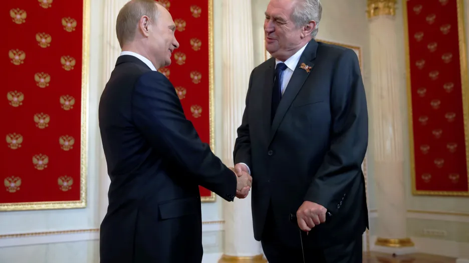 Vladimir Putin vítá Miloše Zemana v Kremlu