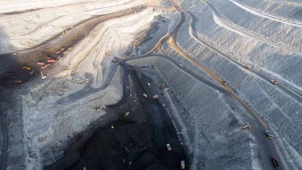 Povrchový uhelný důl ve Vnitřním Mongolsku