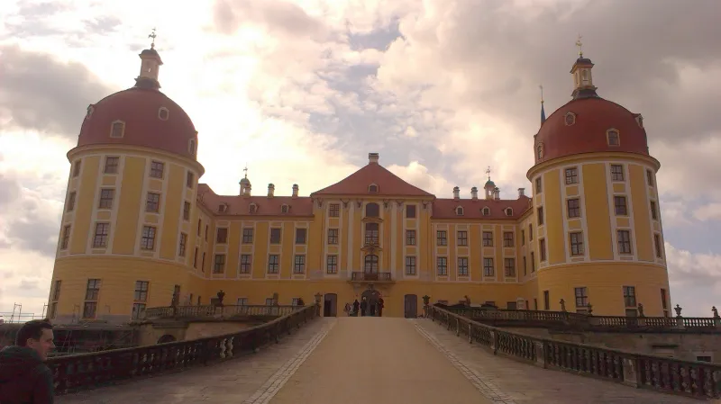 Po této cestě přijížděla Popelka na zámecký ples