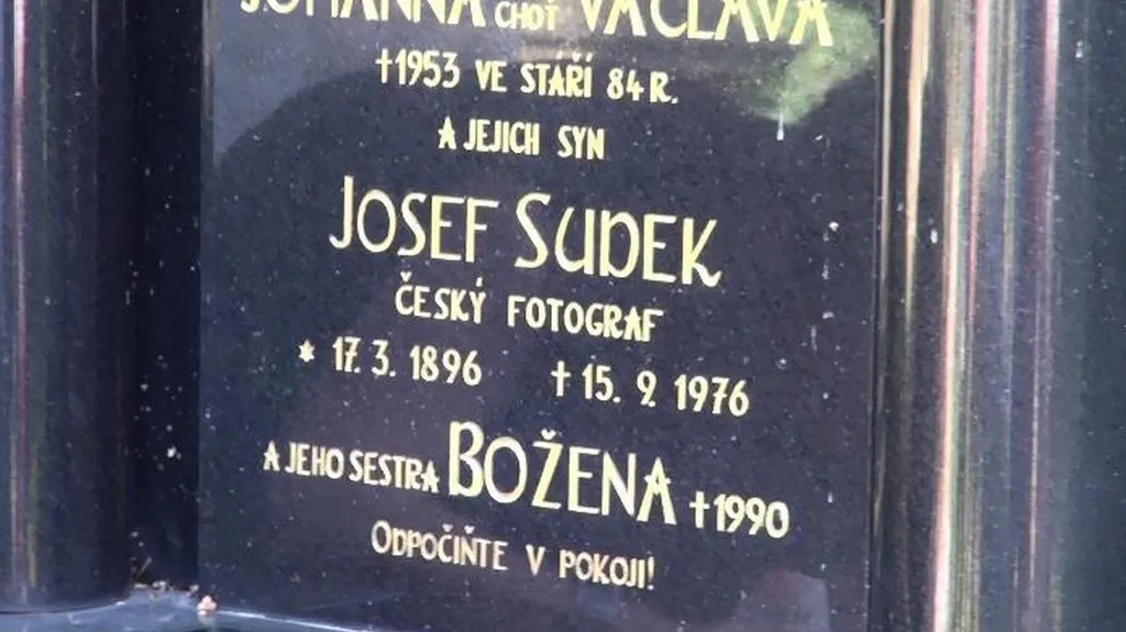 Náhrobek fofografa Josefa Sudka