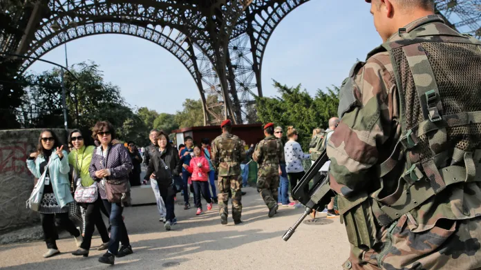 V Paříži byla posílena bezpečnostní opatření