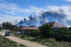 Svědci hlásí z Krymu exploze. Ukrajina potvrdila útok na ruskou základnu