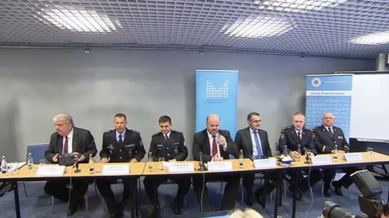 Brífink ministra vnitra v demisi po setkání se zástupci policie a hasičů MS kraje