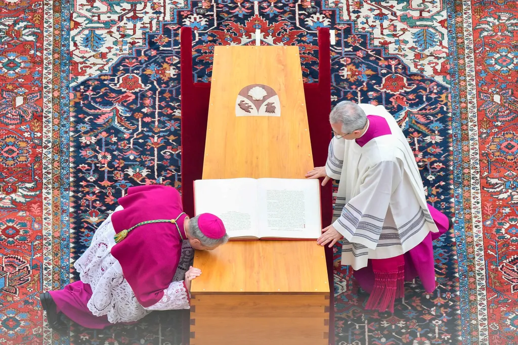 Benedikt XVI., rozený Joseph Ratzinger, zemřel v sobotu ve věku 95 let