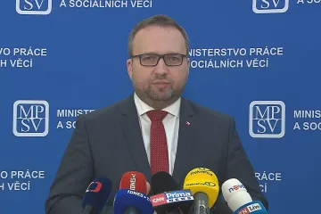 Jurečka navrhne zvýšení minimální mzdy o 1600 korun