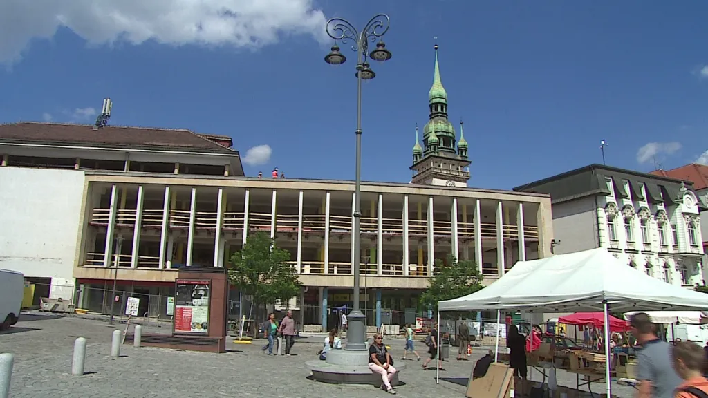 Do budovy budoucí kryté tržnice na Zelném trhu zatím mohou jen stavební dělníci