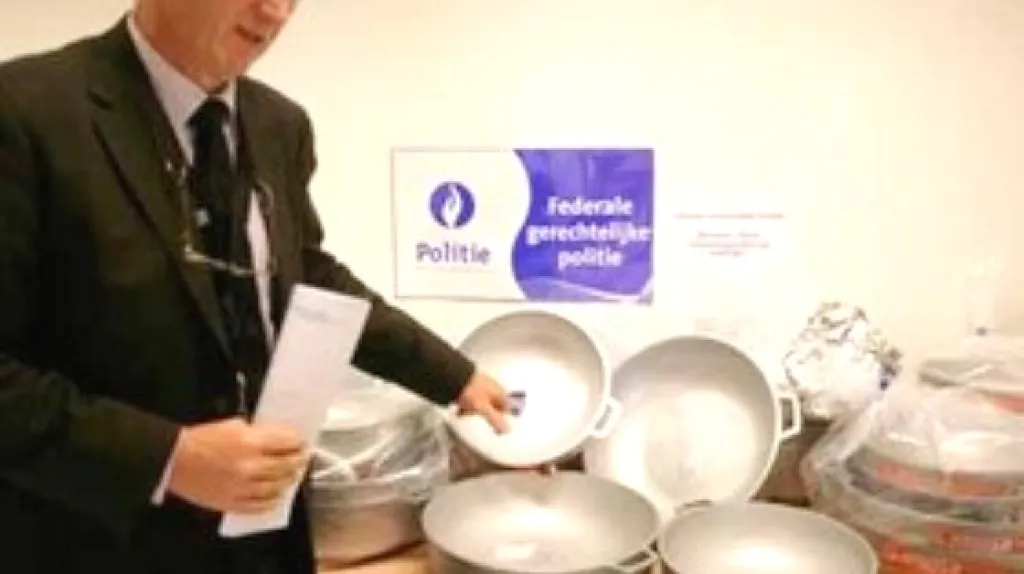 Hrnce a pánve z kokainu