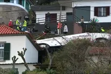 Madeira drží smutek. Při nehodě autobusu s turisty zemřelo 29 lidí, většina z nich jsou Němci 