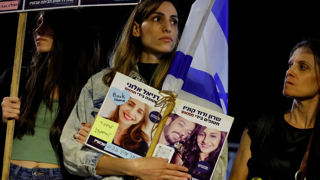 Demonstrace za propuštění rukojmí v Tel Avivu