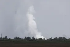U ruské letecké základny na Krymu jsou hlášeny exploze