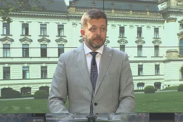 Neshledali jsme důvody k odvolání Mlejnka, řekl po jednání vlády Rakušan