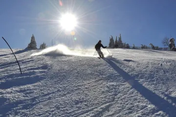 V Jeseníkách se stále lyžuje
