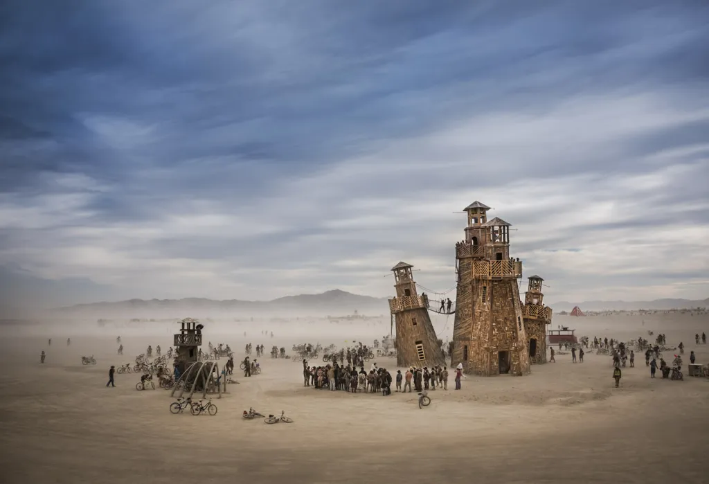 Zvláštní ocenění pro nový talent. Celkový pohled na místo festivalu Burning Man v nevadské poušti.