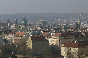 Je matička stověžatá ve spárech developerů a úředníků?