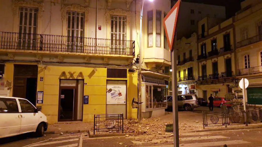 Následky otřesů v Melille