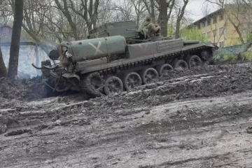 Ukrajinský postup na východě země brzdí rozbahněná pole i zastaralá technika