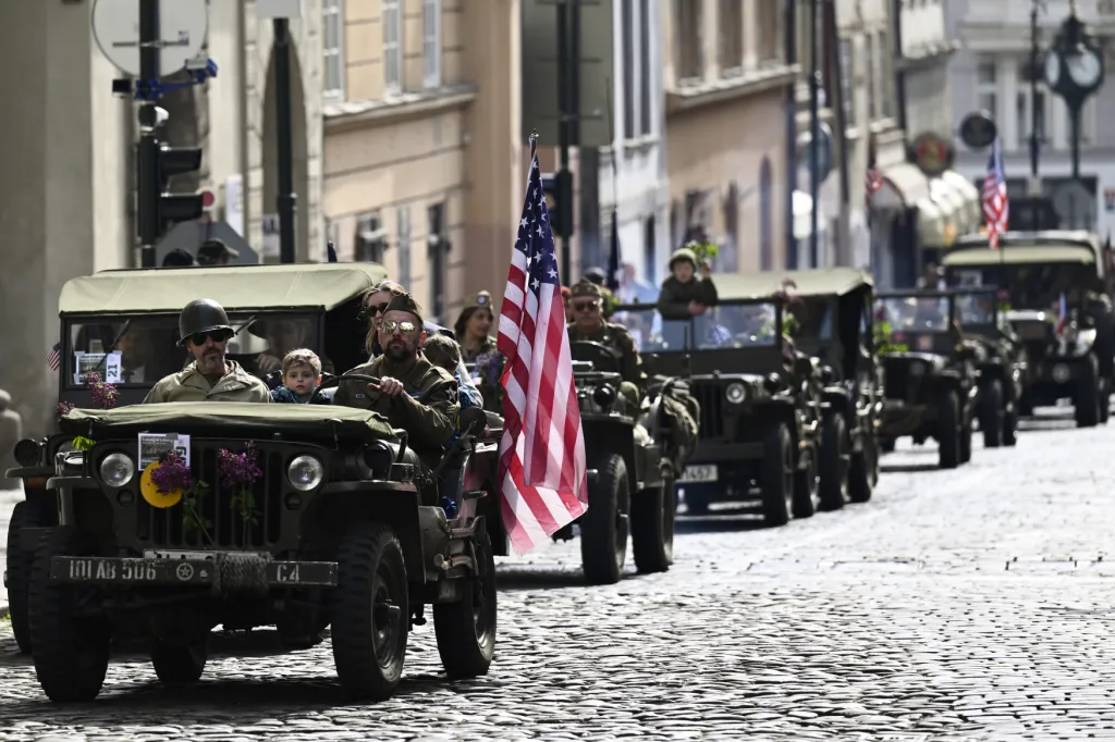 Konvoj osvobození připomněl v Praze konec druhé světové války