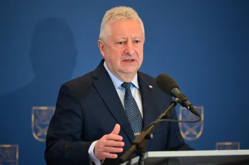 Ministerstvo obrany bude pokračovat v modernizačních projektech, řekl Zůna