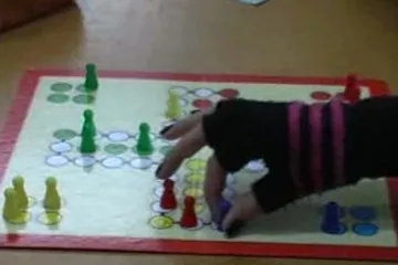 Skautský turnaj v oblíbené hře Člověče, nezlob se