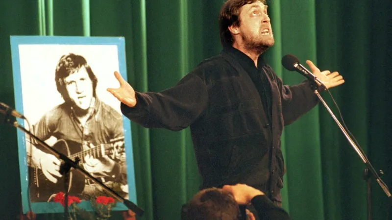 Syn písničkáře Vladimíra Vysockého Nikita při představení Taganky