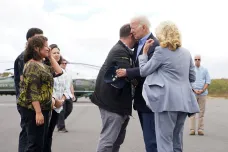 Biden navštívil havajský ostrov Maui. Po požáru zde stále pohřešují stovky lidí