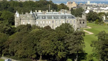Palác Holyroodhouse v Edinburghu, oficiální sídlo panovníka ve Skotsku