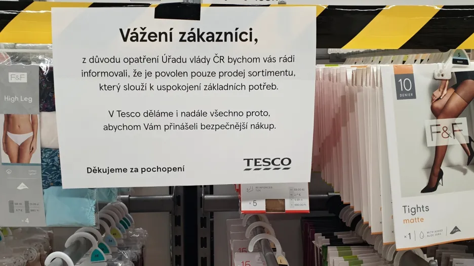 Oblečení pro dospělé obchody prodávat stále nemohou
