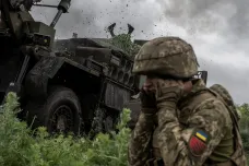 Francie odmítla „únavu z války“. Ukrajině dodá caesary, stovky bomb a desítky raket dlouhého doletu