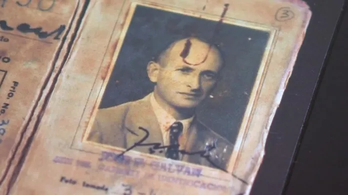 Exponáty na výstavě o Eichmannovi