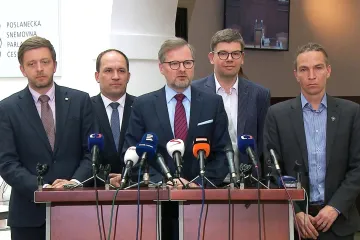 „Prezident se nemůže chovat jako car.“ Opozice kritizuje Zemana i postup ČSSD