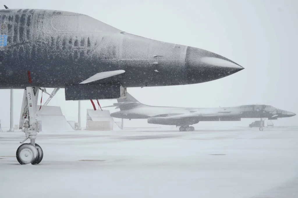 Americké bombardéry směřují do Norska, kde se účastní plánované polární mise