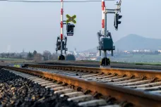 Vlaky z Lovosic do České Lípy jezdí po opravené trati. Po měsících prací se zvýšila rychlost i výška nástupišť