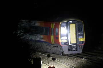 V Salisbury se srazily dva vlaky, zraněno je přes deset lidí