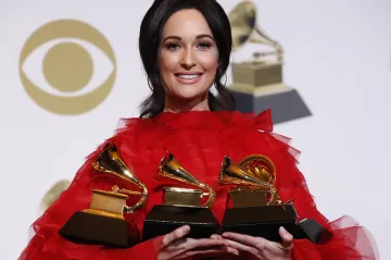 Ceny Grammy si odnesla country zpěvačka i rapper kritizující prodej zbraní