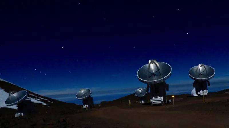 Hvězdárna Submillimeter Array (SMA) za světla úplňku.