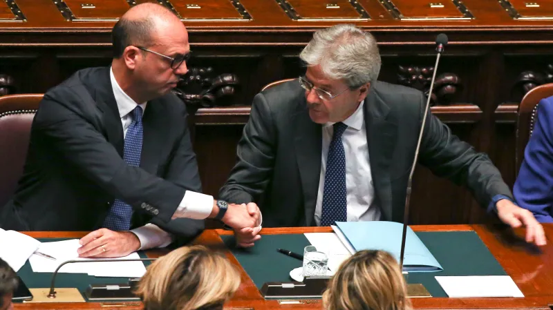 Italský premiér Paolo Gentiloni po projevu k poslancům